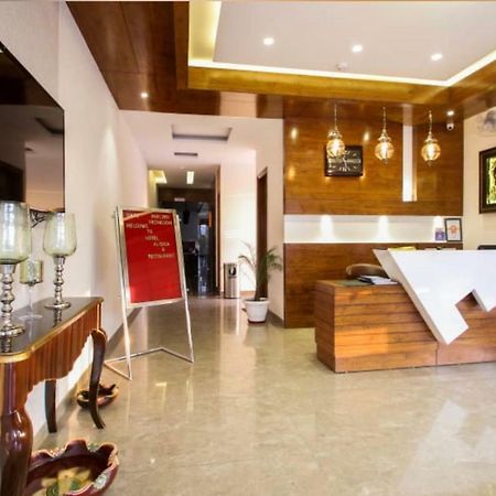 Al-Qasa Hotel Zirakpur Buitenkant foto
