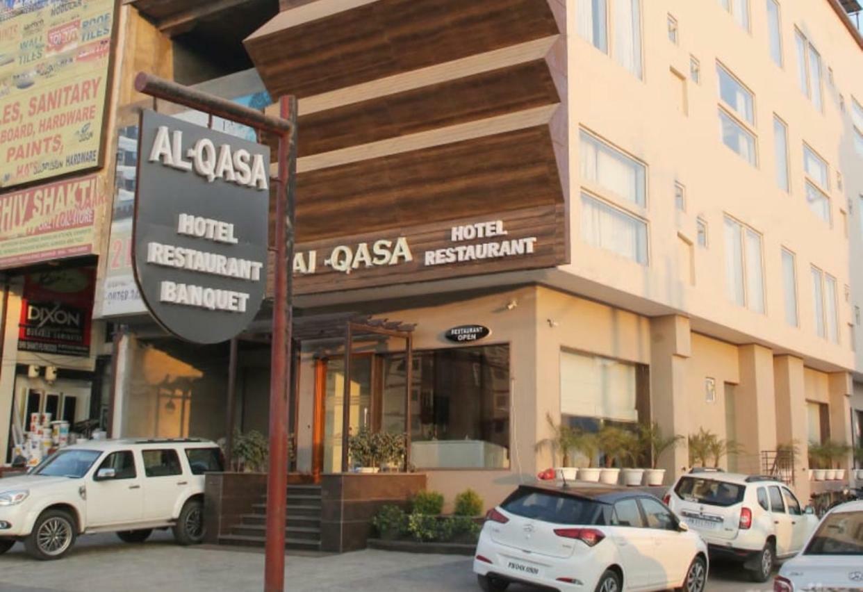 Al-Qasa Hotel Zirakpur Buitenkant foto