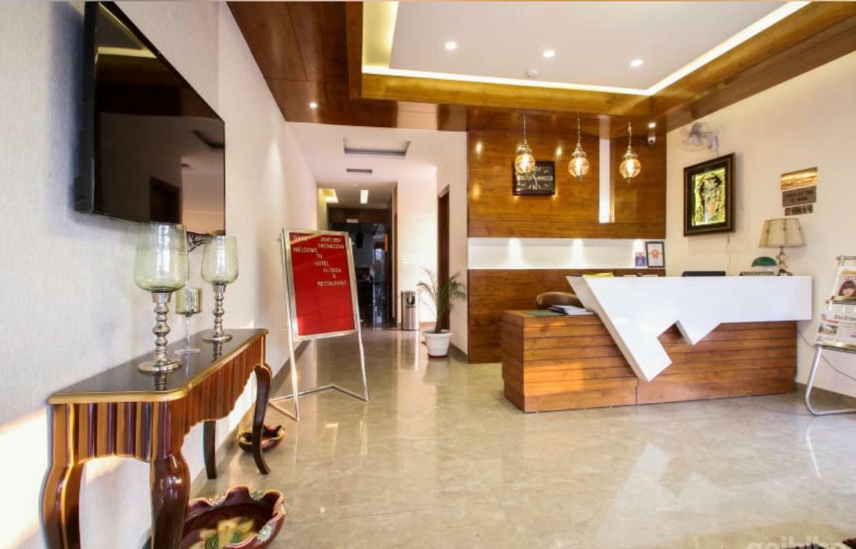 Al-Qasa Hotel Zirakpur Buitenkant foto